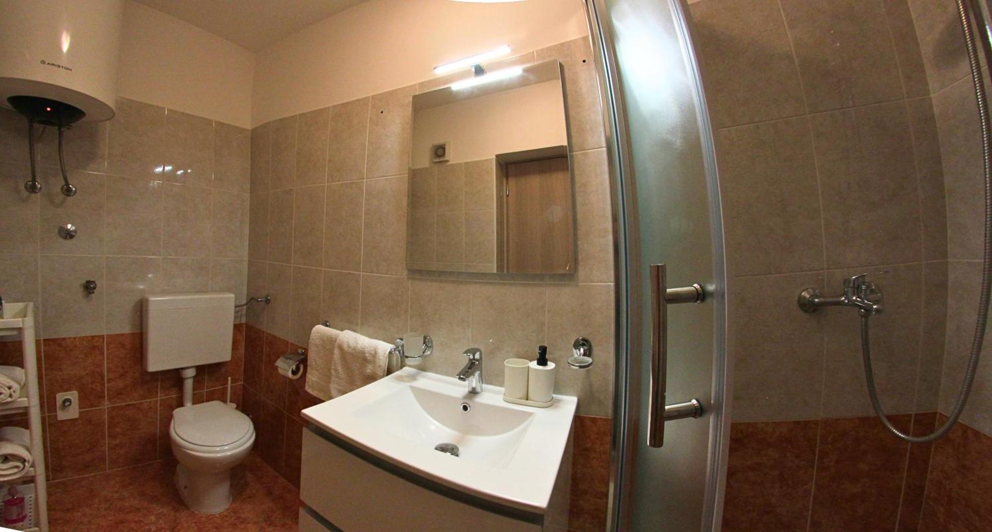Apartments Goltes Lovrecica  Ngoại thất bức ảnh
